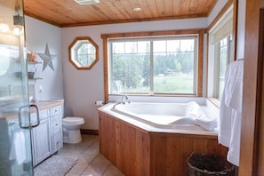 Casa (3 Bedrooms) | Baño | Tina, secadora de cabello, jabón, shampoo