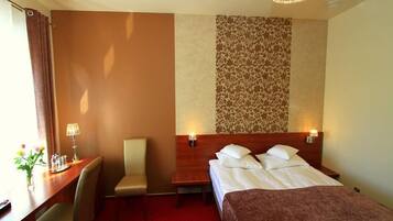 Deluxe Double Room | Cots/infant beds, free WiFi, bed sheets