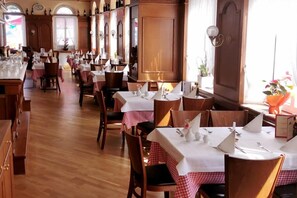 Tägliches inbegriffenes Frühstücksbuffet