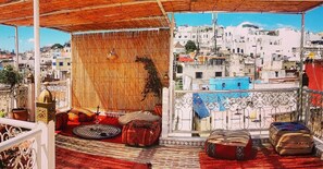 شرفة على السطح