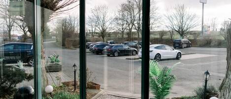 A parking lot with several cars and a Shell gas station in the background.