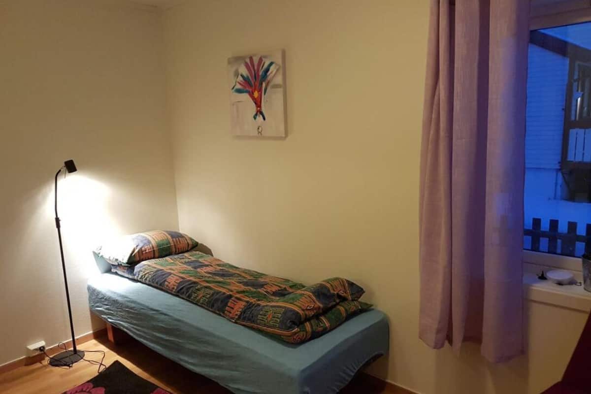 Habitación individual, baño compartido | Escritorio, wifi gratis y ropa de cama