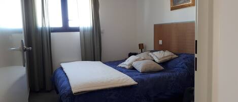 2 bedrooms, iron/ironing board, WiFi (free), bed sheets