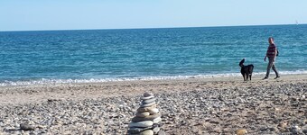 Ideally located apartment, 200m from Sarail beach, left bank.