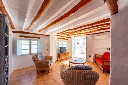 Traditional Spanish casa in the heart of town.