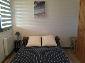 1 bedroom - Charming 1-Bedroom Apartment with Garden, Terrace, and Parking - Pet Friendly (Vaux-sur-Mer)