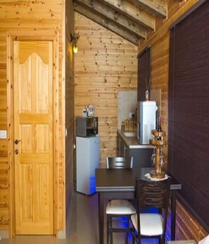 Executive Studio Suite | Private kitchen