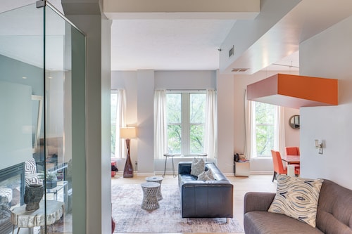 Dtwn Cleveland Loft-Style Condo: Walk to Stadiums!