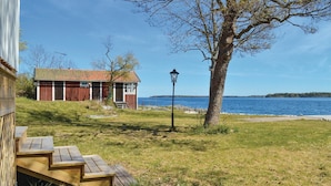 Exterior - Lovely home in Gräddö with sauna (Gräddö)