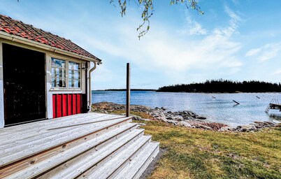 Lovely home in Gräddö with sauna