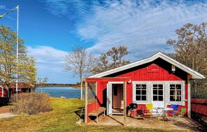 Outdoor dining - Lovely home in Gräddö with sauna (Gräddö)