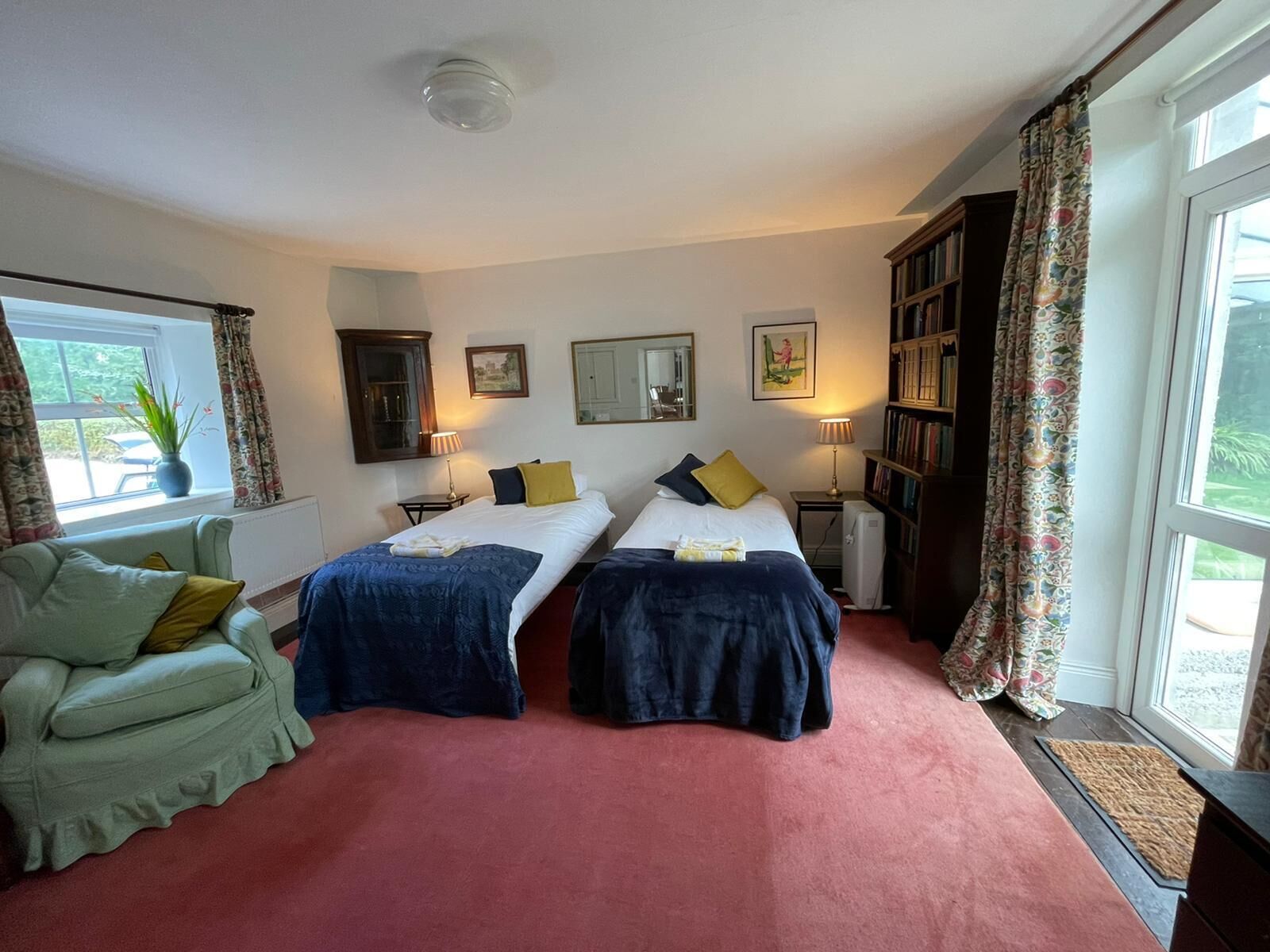 4 bedrooms, desk, iron/ironing board, travel cot