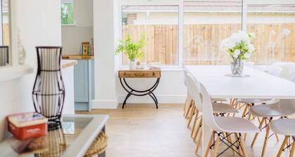 Light lodge · Magnifique chalet de luxe, 12 couchages CÎte & New Forest