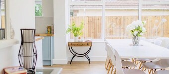 Gorgeous family Chalet, Sleeps 12 Coast & New Forest