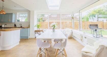 Gorgeous family Chalet, Sleeps 12 Coast & New Forest