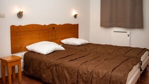 2 bedrooms, WiFi (free) - 3-Room Apartment, 6 People, Pets Allowed, Parking (Le Dévoluy)