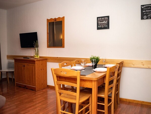 Dining - 3-Room Apartment, 6 People, Pets Allowed, Parking (Le Dévoluy)
