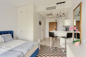 Comfort Apartment | Living area | 32-inch flat-screen TV with cable channels, TV