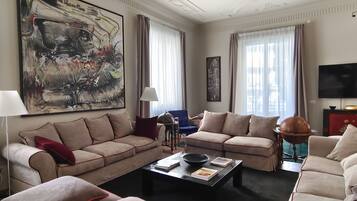 30-inch flat-screen TV with digital channels, TV, Netflix