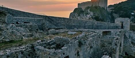 إطلالة على المدينة من المنشأة