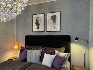 컴포트 아파트 | 1 개의 침실, 고급 침구, 책상, 암막 커튼