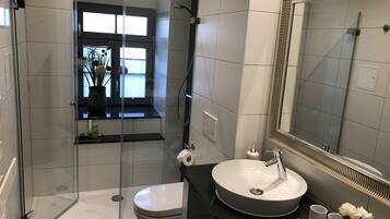 Comfort Apartment | Bathroom | Hair dryer, towels, soap, shampoo