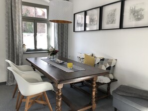 Apartemen Keluarga, 1 kamar tidur | Makan di kamar