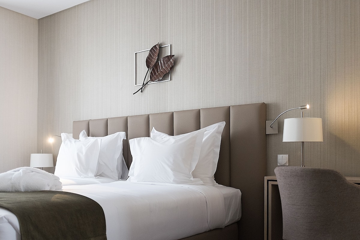 Deluxe-værelse med 2 enkeltsenge | Premium-sengetøj, dundyner, senge med madrasser af memory foam, minibar