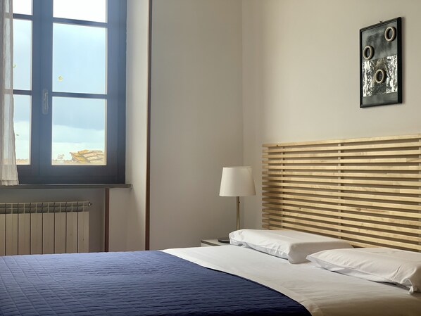 2 slaapkamers, een strijkplank/strijkijzer, wifi, beddengoed