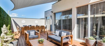 The Art House - 5 Bedroom luxury holiday house in the heart of Rosebud - 4pm check out on Sundays*