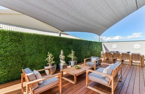 Outdoor dining - The Art House - 4pm check out Sundays* (Rosebud)