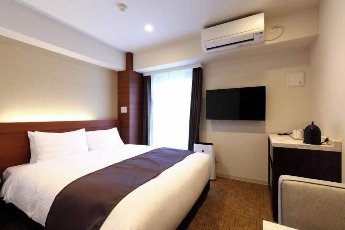 1 bedroom, in-room safe, desk, soundproofing