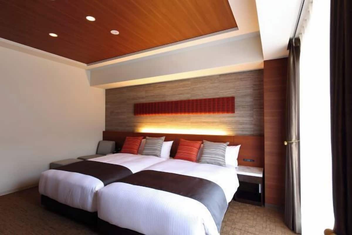 1 bedroom, in-room safe, desk, soundproofing
