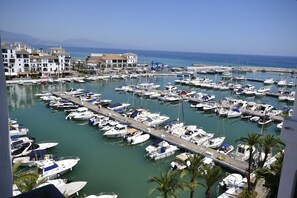 Marina - Modern 2 Bed ,2 bathroom refurbished apartment , outstanding sea and golf views (Manilva)