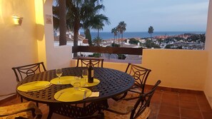 Outdoor dining - Modern 2 Bed ,2 bathroom refurbished apartment , outstanding sea and golf views (Manilva)