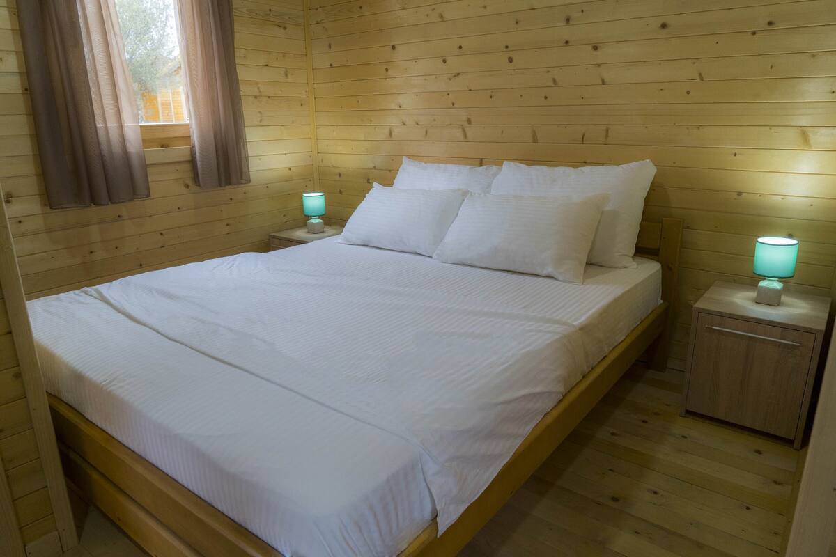 Kamar Double Klasik | Meja kerja, ruang kerja ramah laptop, kedap suara, dan Wi-Fi gratis