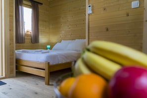 Desk, laptop workspace, soundproofing, free WiFi - Divine Garden Bugalows - Campsite (Ulcinj)