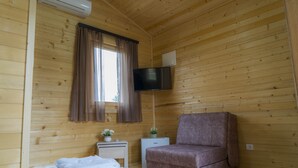 Desk, laptop workspace, soundproofing, free WiFi - Divine Garden Bugalows - Campsite (Ulcinj)