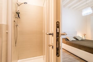 Apartamento urbano, 1 quarto | Chuveiro