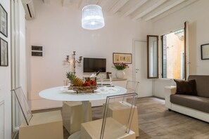 City Apartment, 1 Bedroom | Living area | 32-inch flat-screen TV with digital channels, TV - Ca Rettore (Venice)