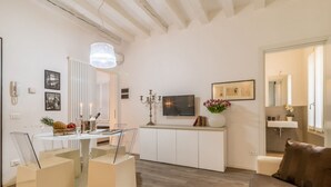 City Apartment, 1 Bedroom | Living area | 32-inch flat-screen TV with digital channels, TV - Ca Rettore (Venice)