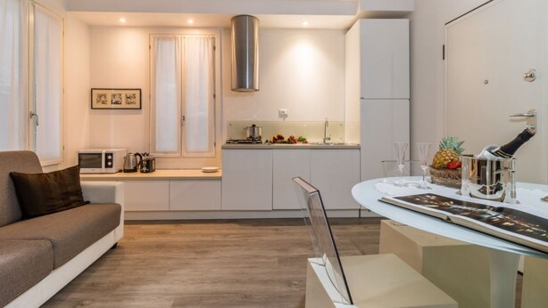 City Apartment, 1 Bedroom | Living area | 32-inch flat-screen TV with digital channels, TV - Ca Rettore (Venice)