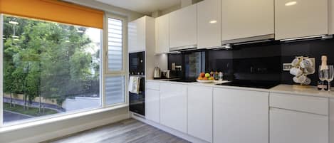 Habitación doble | Instalaciones de cocina compartida | Refrigerador y microondas