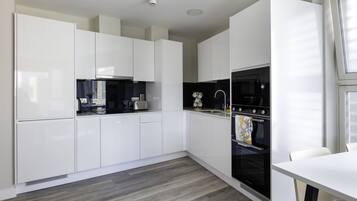 Habitación doble | Instalaciones de cocina compartida | Refrigerador y microondas
