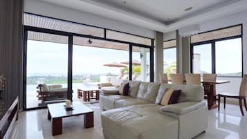 Télévision, livres, vidéothèque, chaîne hi-fi