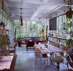 Daily cooked-to-order breakfast (THB 200 per person)