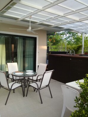 Outdoor dining - Private pool homestay !3km from the beaches! (Tambon Ao Nang)