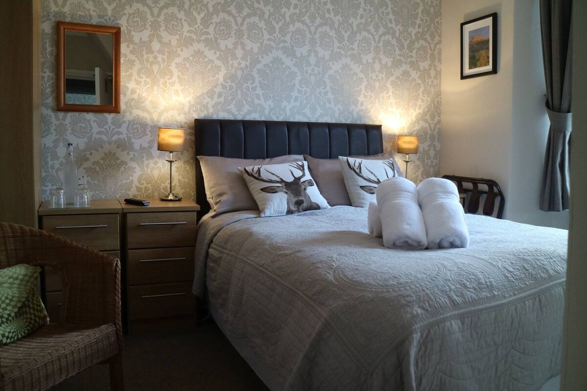 Double Room | Iron/ironing board, free WiFi, bed sheets