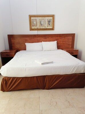 Apartamento família, 2 quartos | 2 quartos, roupas de cama antialérgicas, cofres nos quartos