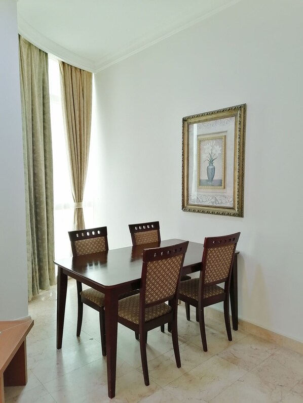 Family Apartment, 2 Bedrooms | In-room dining
